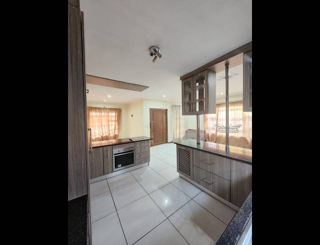 4 BEDROOM FREEHOLD RENTED IN KIRKNEY